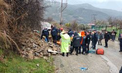 Manisa'da aşırı yağmurlardan istinat duvarı çöktü: 1 ölü