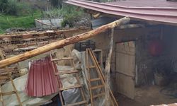 Manisa'da sağanak ve fırtına çatıları uçurdu