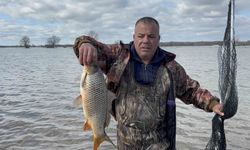 Meriç'in taşması sonrası tarlada sazan yakaladılar