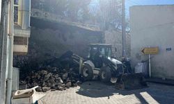 Niğde Kalesi'nde istinat duvarı çöktü