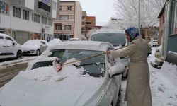 Oltu'da kar yağışı etkili oldu