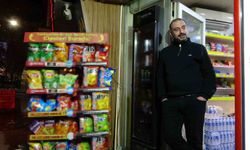 Ölümle burun buruna gelen esnaf saniyelerle kurtuldu