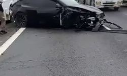 Otopilottaki Tesla karşı şeride daldı: O anlar kamerada