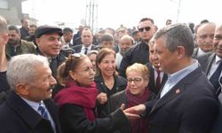 Özgür Özel Nurdağı'nda depremzedelerle bir araya geldi