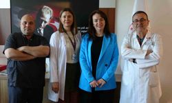 Pandemide ölümle burun buruna gelen anne doktorlarıyla buluştu