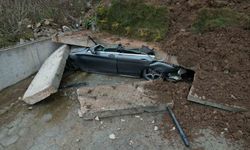 Sakarya'da istinat duvarı çöktü, 3 bina boşaltıldı