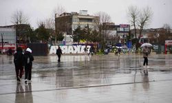 Sakarya'da şehir merkezinde yağmur, yüksek kesimlerde kar etkili oluyor
