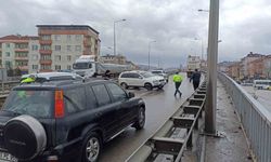 Samsun'da cip bariyere çarptı, anne ve oğlu yaralandı