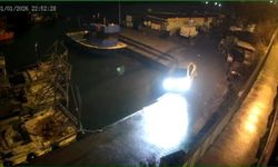 Sarıyer'de aynı yerde aynı şekilde ikinci kez bir araç mendirekte asılı kaldı. O anlar kamerada