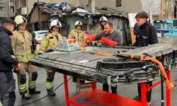 Sarıyer'de elektrikli aracın bataryasında yaşanan parlama kamerada