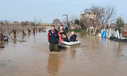 Su baskınında mahsur kalan 4'ü çocuk 5 kişi kurtarıldı