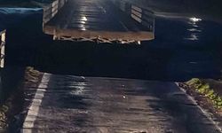 Susurluk'ta selde köprü ortadan ikiye ayrıldı