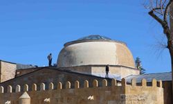 Tarihi Cacabey Medresesi'nde su sızıntısına müdahale edildi