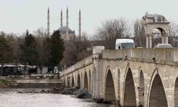 Tarihi Meriç Köprüsü atıklara teslim oldu