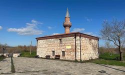 Uluabat Gölü'nün suları 625 yıllık camiyi tehdit ediyor