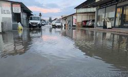 Yağmur sonrası sanayi sitesi sokakları su altında kaldı