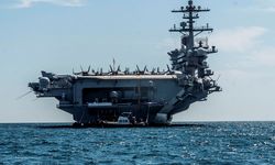 İran, ABD’ye ait USS Abraham Lincoln uçak gemisine füze saldırısı düzenledi