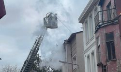 İstanbul Fatih’te 3 Katlı Binada Yangın Çıktı