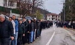 60 Yıllık Bayram geleneği: 1 kilometrelik bayramlaşma kuyruğu