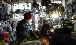 72 yaşındaki elektrik ustası, 25 yıldır biriktirdiği malzemelerle dükkanını adeta müzeye çevirdi