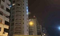 Adana'da bir genç elindeki kolonya şişesiyle dehşet saçtı: 'Kendimi ve evi yakacağım'