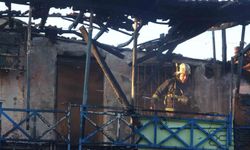 Antalya'da yaşlı çiftin evi alevlere teslim oldu