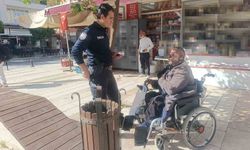 Antalya'da yaya geçidinde engelli aracına otomobilin çarpma anı kamerada