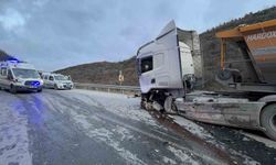 Arnavutköy'de hafif ticari araç ile hafriyat kamyonu çarpıştı: 1 ölü, 2 yaralı