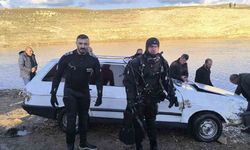Batman'da nehir kıyısına park edilen araç suya gömüldü