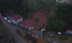 Beykoz'da toprak kayması: Tek katlı ev ve otomobil hasar gördü