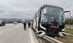 Bolu'da yolcu otobüsü ile çarpışan tır refüje savruldu