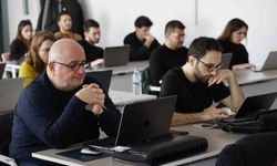 Büyükşehir'den teknoloji meraklısı gençlere yapay zeka eğitimi