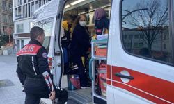 Cadde ortasında boynuna ve yüzüne kesikler attı