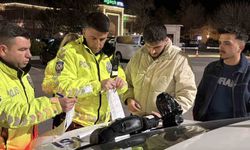 Egzoz patlatırken polise yakalandı, 19 bin 710 lira ceza yiyip arabasından oldu