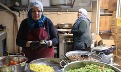 Emekli Sema öğretmen aşevinde engelli ve kimsesizlere 'anne' oldu