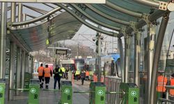 Eminönü'nde tramvay raydan çıktı