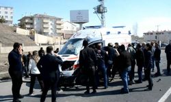 Erzincan'da ambulans ile tır çarpıştı: 2 sağlık personeli yaralandı