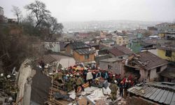 Fatih'te çöken binalarda enkaz altında kalanları kurtarılma çalışması devam ediyor