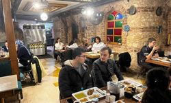 Fatih'te üniversite öğrencileri iftarda buluştu