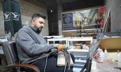 Filmlerden esinlenen genç, ata mesleği olan kılıç ustalığını sürdürüyor