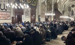 Hafta sonunu fırsat bilen vatandaşlar sabah namazında Ulu Camiye akın etti