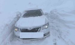 Hakkari'de 3 bin rakımlı zirvede mahsur kalanlar kurtarıldı