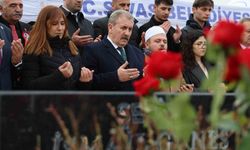 Helikopterin düşmesi sonucu BBP Genel Başkanı Muhsin Yazıcıoğlu ile birlikte hayatını kaybeden İsmail Güneş ve 4 kişi mezarları başında anıldı