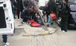 Isparta'da kontrolden çıkan otomobil yayaya çarptı: 1 yaralı
