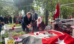İzmir'de 18 Mart Çanakkale Deniz Zaferi'nin 111. yıl dönümünde şehitler anıldı