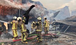 İzmir'de sanayi sitesindeki yangın kontrol altına alındı