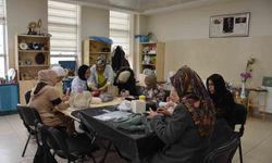 Kadınlar hem öğreniyor hem aile bütçesine katkı sağlıyor