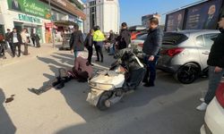 Kamyonetin açık kapısına çarpan motosiklet sürücüsü yaralandı