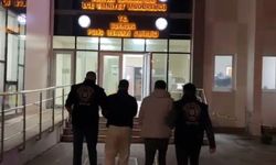 Kapıyı 'polisiz' diyerek açtırdılar, silahla vurup 550 bin lira parayı çaldılar