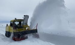 Kars'ta 25 köy yolu ulaşıma kapandı, ekipler seferber oldu